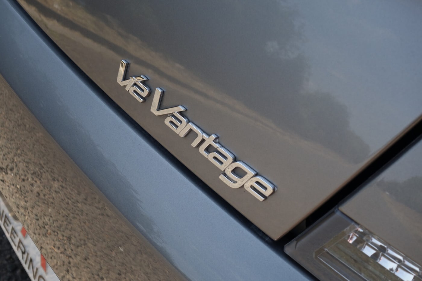 2011 Aston Martin V12 Vantage Manual, image 10