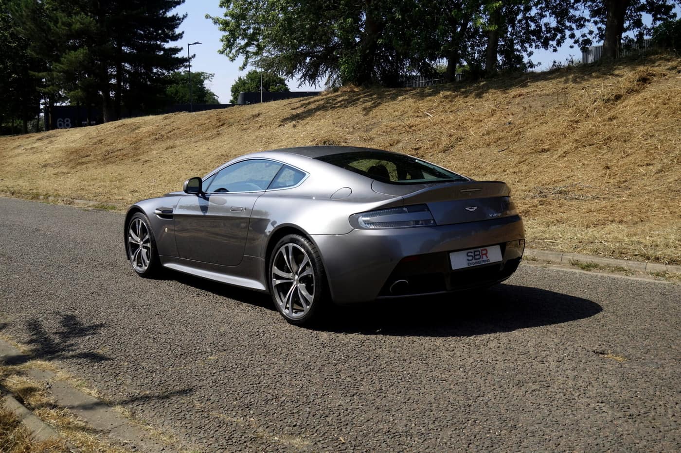 2011 Aston Martin V12 Vantage Manual, image 5
