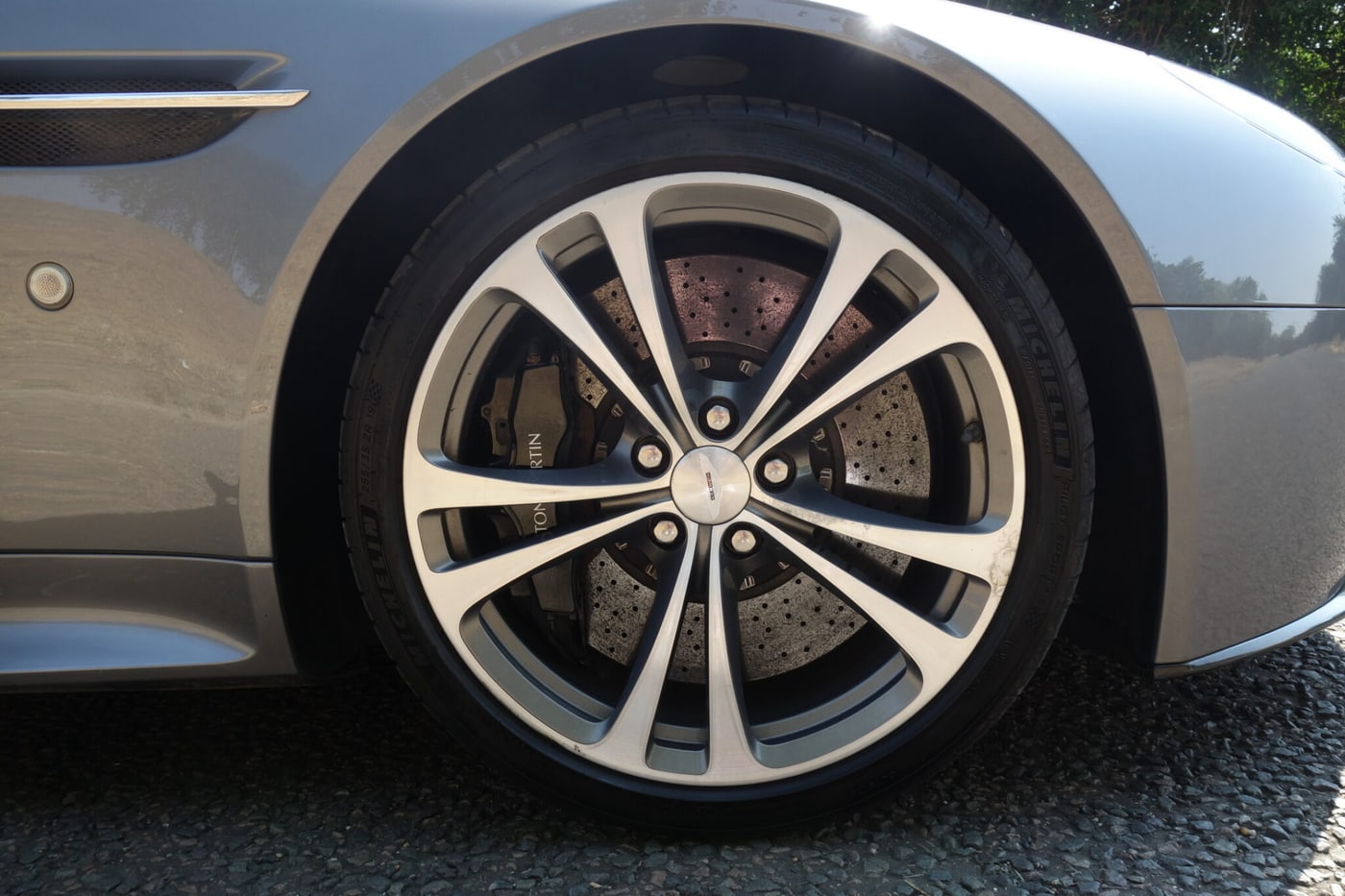 2011 Aston Martin V12 Vantage Manual, image 9